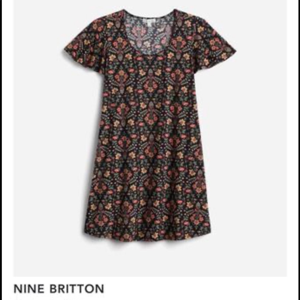 Super soft comfy dress. Ruffled sleeves. Dress has pockets.